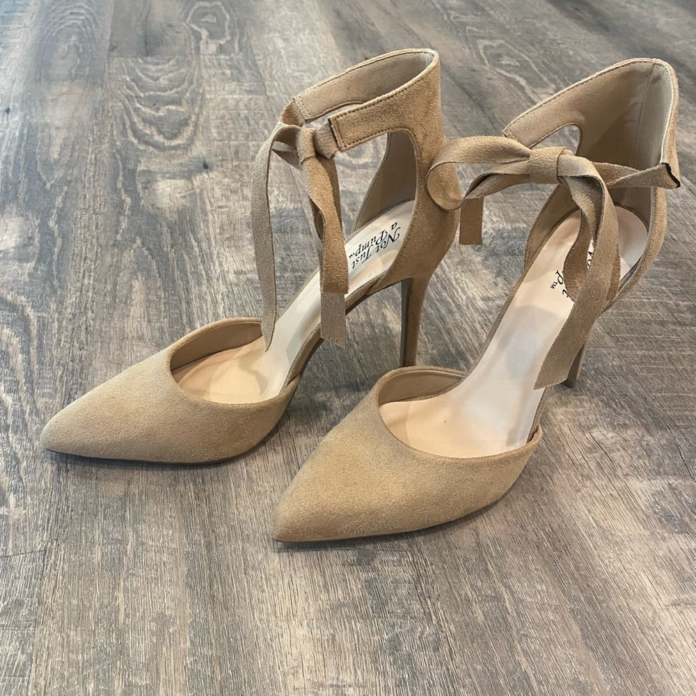 NWT faux suede ankle tie pointy toe pump